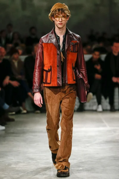 Look 19